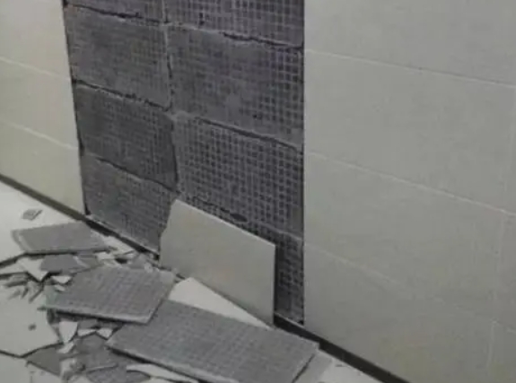 白云鄂博瓷砖空鼓维修公司分享下白云鄂博墙砖松动维修的知识